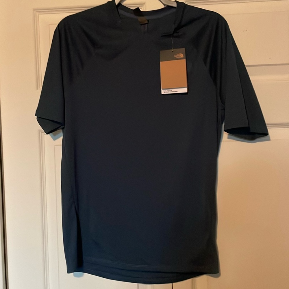 NWT Under Armour slim fit Men’s Small Tshirt